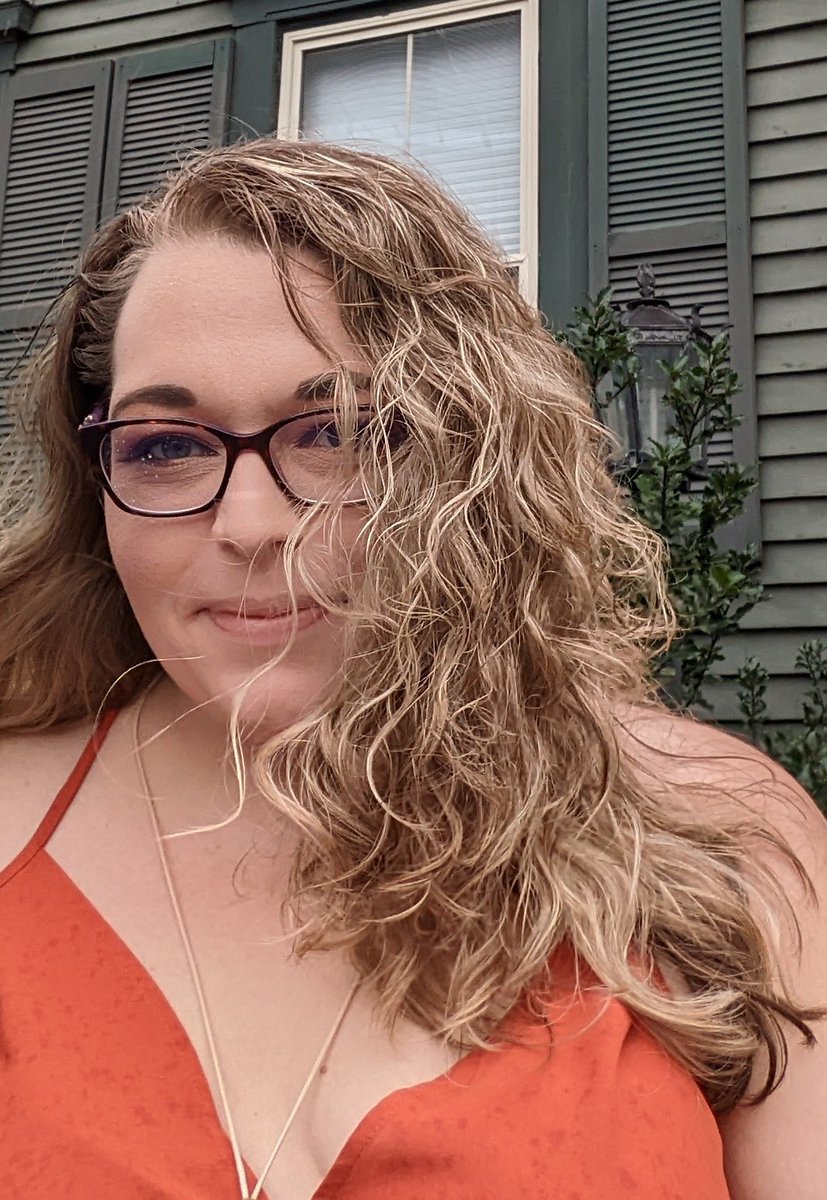 MandalaRose2's tweet photo. Feeling like I want to do something fun with my hair color. But I don't know what would look good. Needs to be highlights, because all-over color is too much processing for my frizzy-curly hair. Any ideas?
(And won't be for a while, because I'm broke. 😂) https://t.co/FYgZWl8UFx