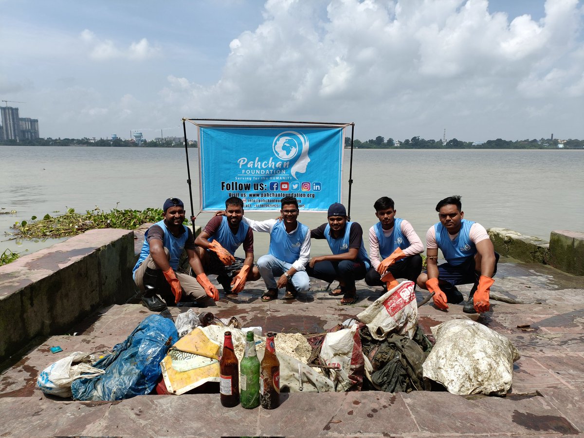 Pahchanfoundat1's tweet photo. #InsanTeriGangaMaily
#week82

Clean up drive.

Volunteers of the organization collected almost 90 Kg of garbage today...https://t.co/V8tROyIfiu

#Pahchanfoundation
#PeerGhat #CleanGanga #SaveGanga #SDGs #Goal13 #ClimateAction #Goal14 #LifeBelowWater #Kolkata #WestBengal #india https://t.co/H9vRtMLrel