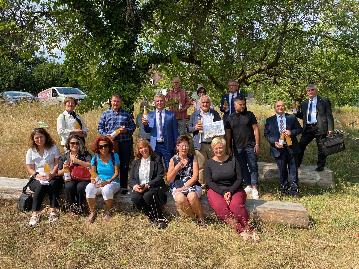 18-23 Ağustos tarihlerinde kardeş şehir Lennestadt' a davet edilen heyet içinde yer alan, okulumuzu temsilen <a href="/ERTOPISMAIL/">İsmail Ertop</a> ve <a href="/asiyeozyurt/">ASİYE ÖZYURT</a> ortak projeler ve işbirlikleri yapmak için temaslarda bulunuyor. <a href="/ismailbas67/">İsmail BAŞ</a> <a href="/zuleyhaaldogan/">Züleyha Aldoğan</a> <a href="/fatiherdalylmz/">Erdal Yılmaz</a> <a href="/caycumailcemem/">Çaycuma İlçe Milli Eğitim Müdürlüğü</a> @il_milli