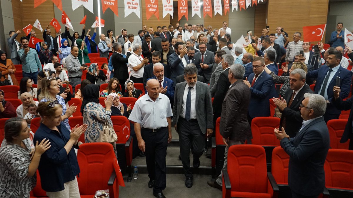 milliyolgm's tweet photo. Şehit liderimiz Muhsin Yazıcıoğlu'nun Ağabeyi Yusuf Yazıcıoğlu, onur konuğu olarak Kayseri İl Kongremizi teşrif ettiler. https://t.co/uis38mnAdL