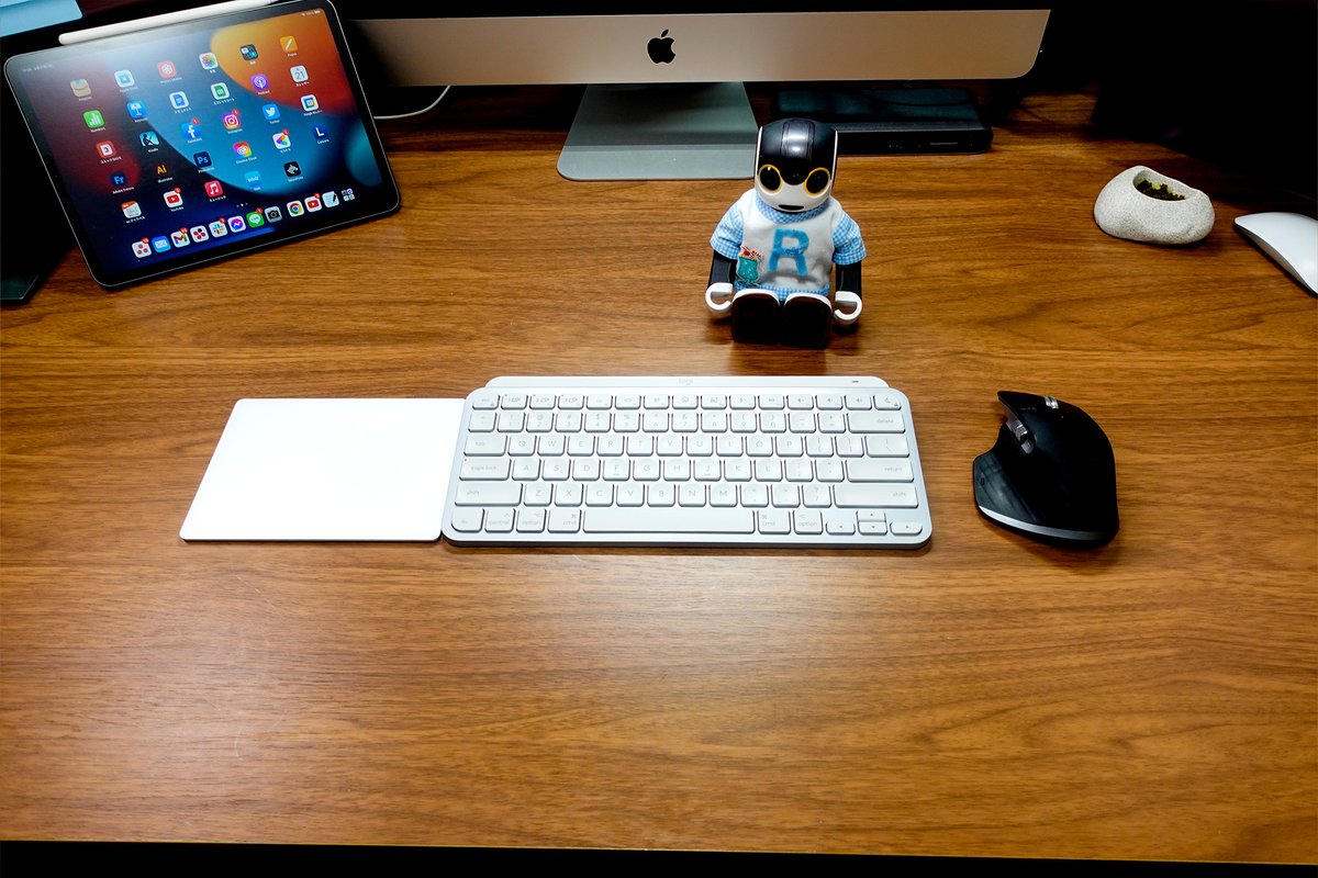 webkenbee's tweet photo. MX KEYS MINI for Mac到着!
ついにテンキーレス&ミニマリストキーボードの世界へ足を踏み入れました。
フルサイズのMX KEYS for Macは2年間使い込みましたが、MX KEYSシリーズは間違いなく自分史上最高のキーボードです!もうコレなしでは仕事にならない。
#logicool #MXKeysForMac #キーボード https://t.co/dZDmu7ZaPT