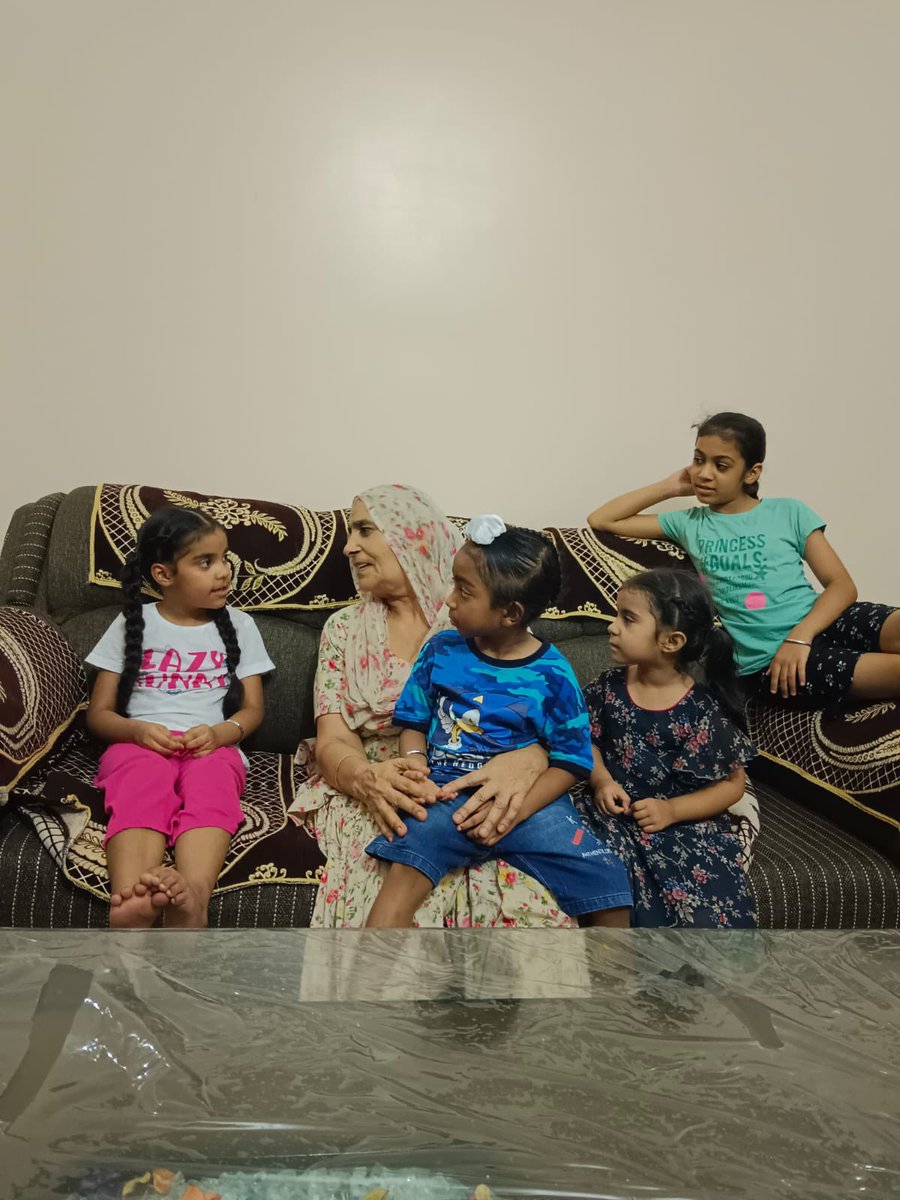 CelineMaryFran1's tweet photo. Summer gratitude TASK 56: Visit an older neighbor, friend or someone who
might be lonely, spend time with them, just talking and listening to them. #StrongSchools #BestSchoolPrize
#T4Edu @MMselvaraj5 @ShiningStarSchl
@VikasPota #ADEK @AbhilashaTochi
 @MOEUAEofficial
@ADEK_tweet https://t.co/6BaTTtqA9U