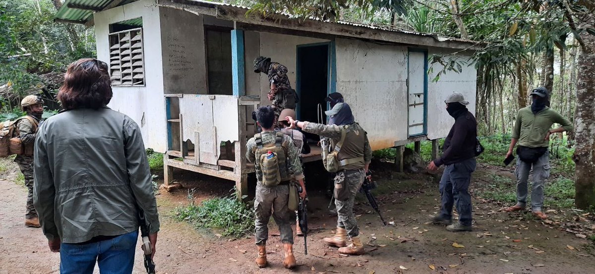 JOINT AFP-PNP SPECIAL OPERATIONS LED TO THE SUCCESSFUL RECOVERY OF FIREARMS AND EXPLOSIVES IN BASILAN

Read more: fb.com/NFWMspeaks

#AFPyouCanTRUST
#ModernAndMultiCapablePHNavy
#TeamNFWM
#DefendersofWMFrontier