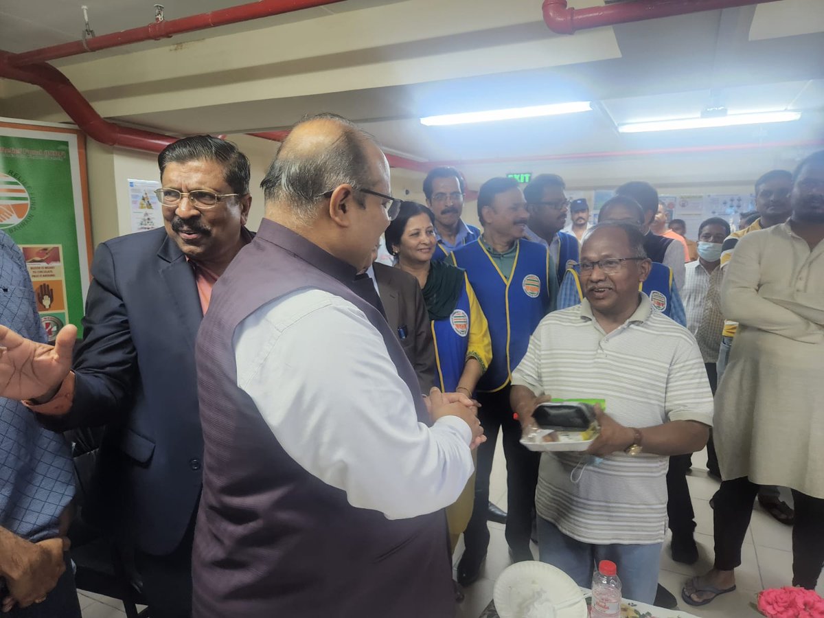 IndiaInBahrain's tweet photo. Ambassador Piyush Srivastava visited labour camp of MCSC WLL, Bahrain. The camp has close to 1000 Indian workers. The visit was organised by @ICRFBahrain, coinciding with 75th anniversary of India’s Independence.
#AzadiKaAmritMahotsav
#75yearsofIndianIndependence https://t.co/tYtspUyUAZ