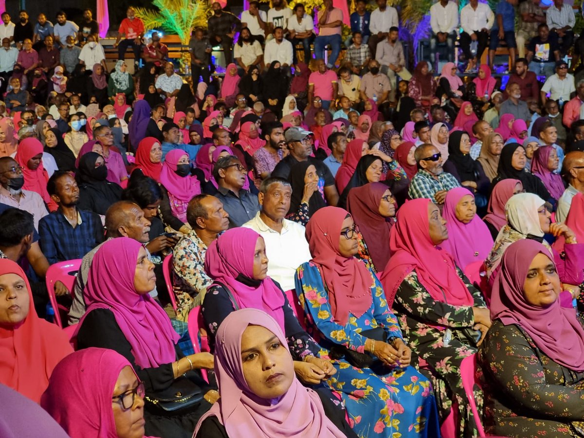 sherh_aly's tweet photo. ގައުމު އެދިގޮވަނީ ގެއްލިފައިވާ މިނިވަންކަން އިޔާދަކޮށްދީ، ގައުމުގެ އިގްތިސާ��ު ނަގާ ކޮޅަށް ޖާހާލަދެވޭނެ ފަދަ ލީޑަރއަކަށެވެ. އާދެ ރައީސް ޔާމީންގެ ހިދުމަތަށެވެ.
#RY2023
#HavaaleyVathan https://t.co/v8kDPnHPbV