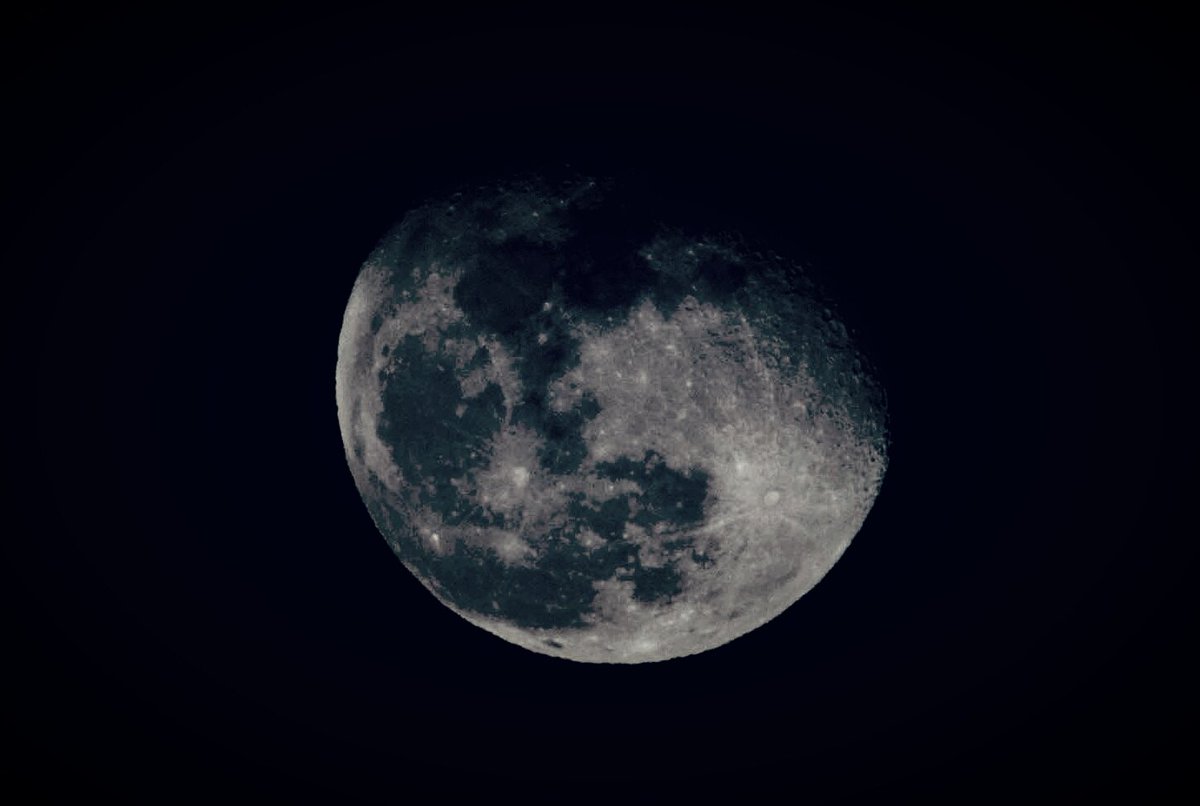 ANDREWBOBBITT2's tweet photo. An older photo,  still okay #NASAMoonSnap https://t.co/pR2gFqo1bL