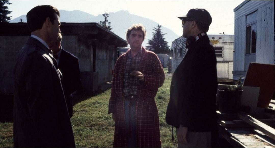 The four musketeers: David Lynch, Harry Dean Stanton, Chris Isaak and Kiefer Sutherland on the set of Twin Peaks: Fire Walk with Me https://t.co/kl5lwC6ngM