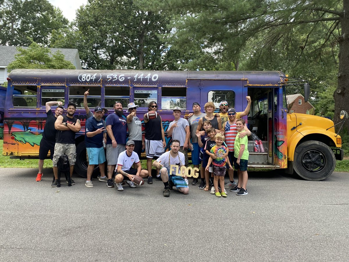 JHicks804's tweet photo. @TheFLOOG_FF FLOOG Fest 2022 was amazing! Events all day and a live #FantasyFootball auction draft! https://t.co/y4o5JC3Npx
