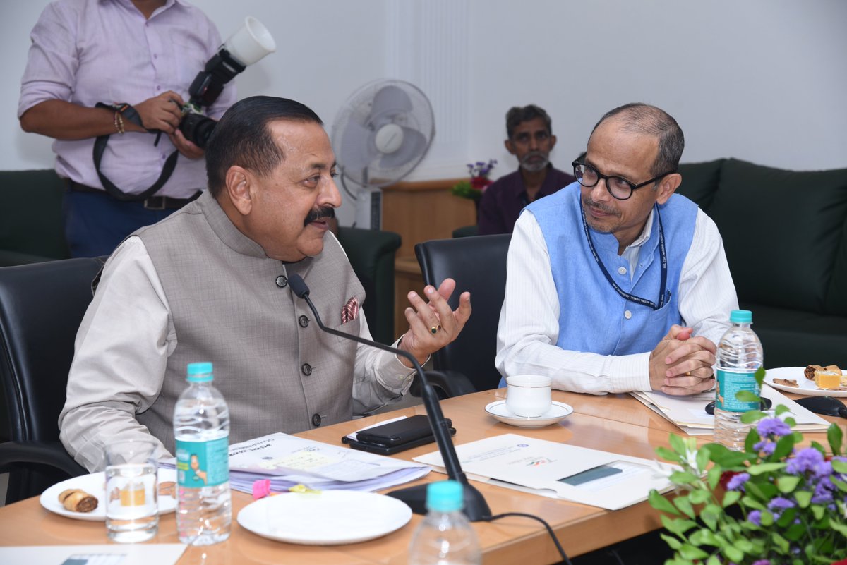 CSIR-National Chemical Laboratory (@csir_ncl) on Twitter photo Union Minister Dr. Jitendra Singh arrived at the Board Room and interacted with the leadership of CSIR-NCL. <a href="/CSIR_IND/">CSIR, India</a> <a href="/DrJitendraSingh/">Dr Jitendra Singh</a> <a href="/AshishLele3467/">Ashish Lele</a> <a href="/dgcsirIndia/">DG, CSIR</a> Union Minister Dr. Jitendra Singh arrived at the Board Room and interacted with the leadership of CSIR-NCL. <a href="/CSIR_IND/">CSIR, India</a> <a href="/DrJitendraSingh/">Dr Jitendra Singh</a> <a href="/AshishLele3467/">Ashish Lele</a> <a href="/dgcsirIndia/">DG, CSIR</a>