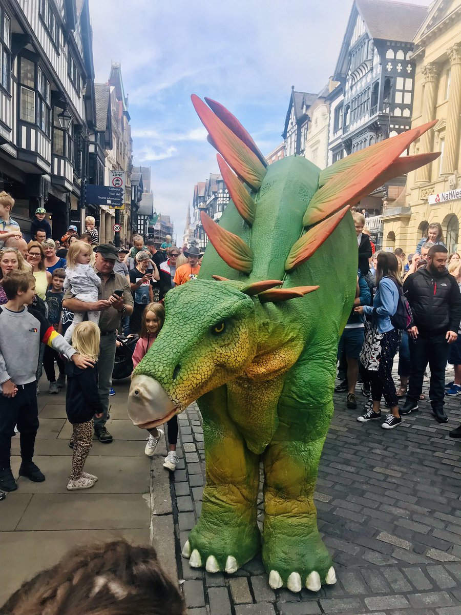 This dude drawing in the crowds in #Chester!! <a href="/rentadinosaur/">RentADinosaur</a>