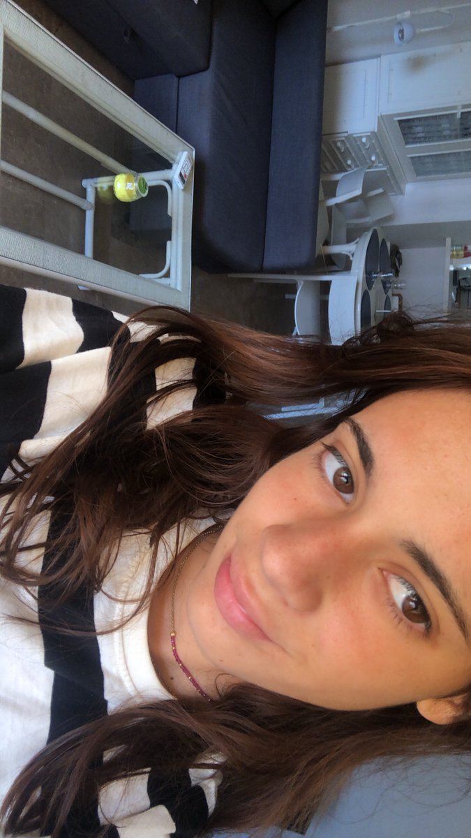 juliamgv's tweet photo. flow resaca y tusa pero estoy preciosa https://t.co/0c3zukbna0