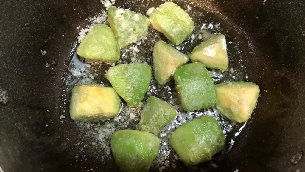 トロッとした食感が新しい！その名も「アボチキン」。
