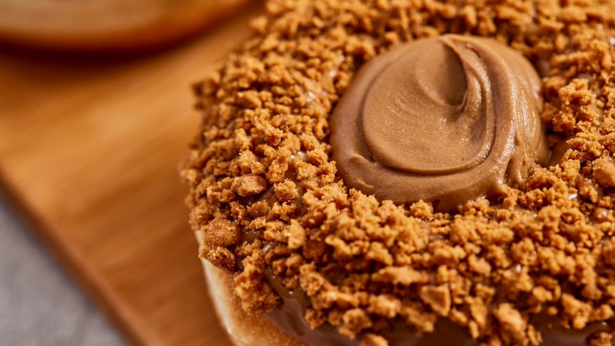 Add some texture to your sweet #bakes by incorporating this delightful #speculoos crumb from British Bakels⭐ This crumb is versatile and easy to use, it’s also vegan and vegetarian-friendly, catering for all customers 🌿 hubs.li/Q01klRsv0 #BFP #bakery #forbakers