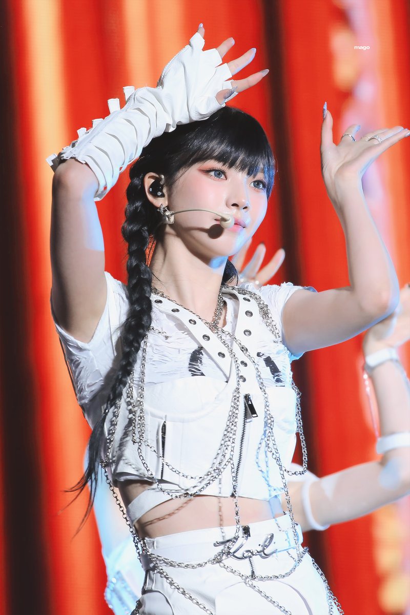 incurablemago's tweet image. 220820 #카리나 #에스파 
이여자는땀까지예쁨