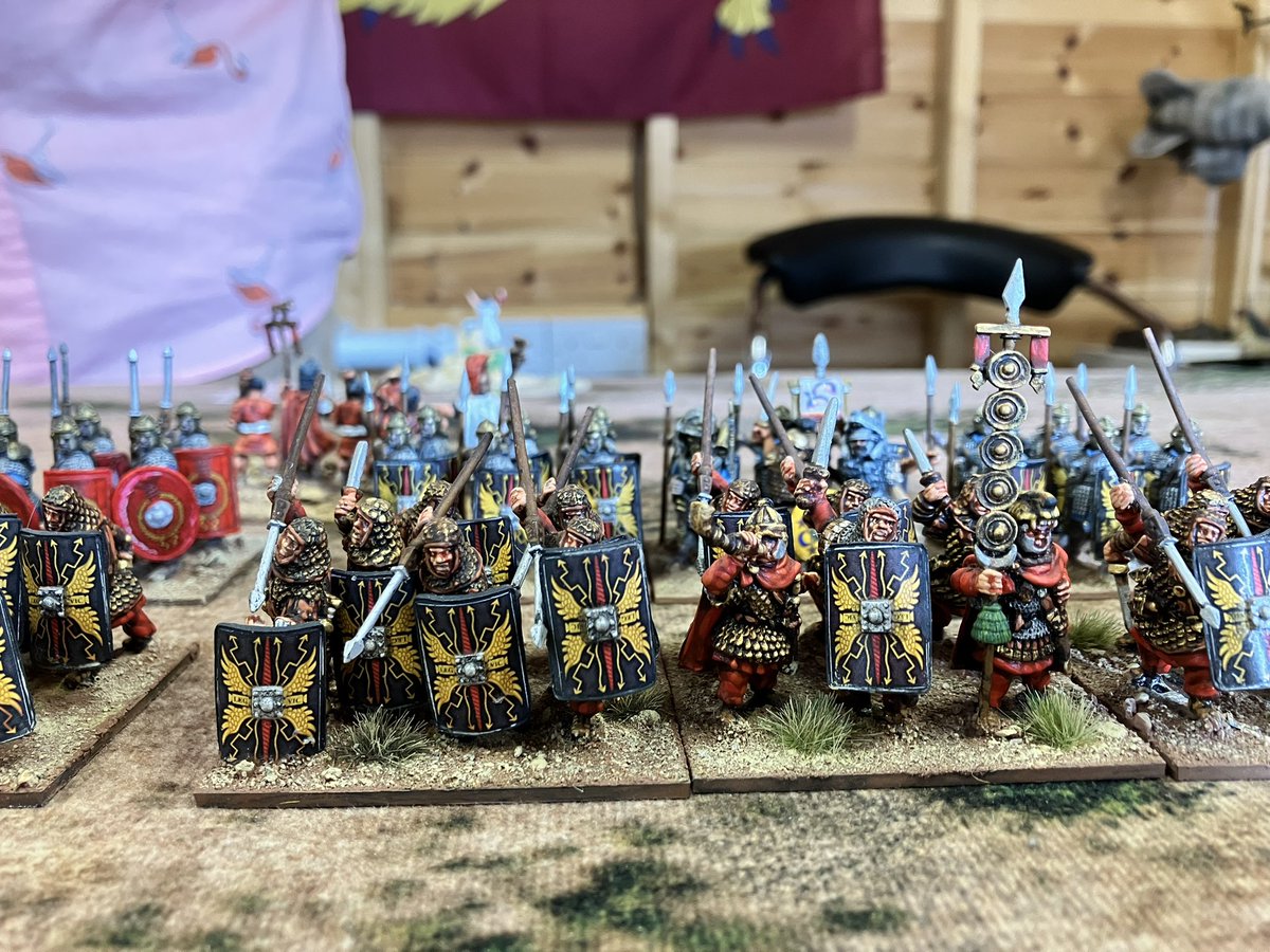 gareth_lane's tweet photo. Heavy hand to hand fighting ensured on both flanks, with horse, camel and foot infantry clashing. Niger’s force lost two units in the opening engagements, was this a bad omen for eastern army.
#28mm #romancivilwar https://t.co/EN5rV7bpDI