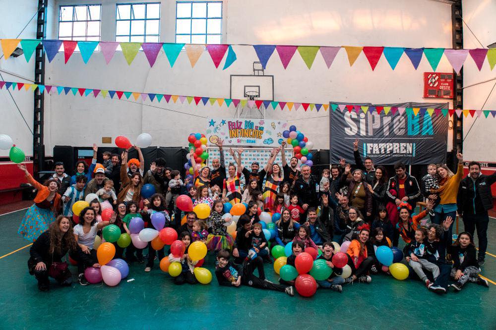 somostelam's tweet photo. 🎈Feliz #DiaDeLasInfancias 🎊
Abrazamos a les SiPreBiTAS en su día, con la alegría del festejo compartido y el deseo de seguir construyendo espacios de encuentro para las familias de nuestro gremio. 
🫂 ¡El sindicato lo hacemos entre todes!
📸 Cris Sille
#SiPreBA2022
#SiPrebitas https://t.co/C4cTyL1EkM