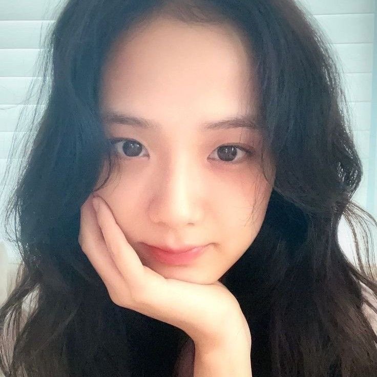 EM0K00KS00's tweet photo. Barefaced and they aren’t joking around 
#jungkook #jisoo https://t.co/EKu2MaALiH