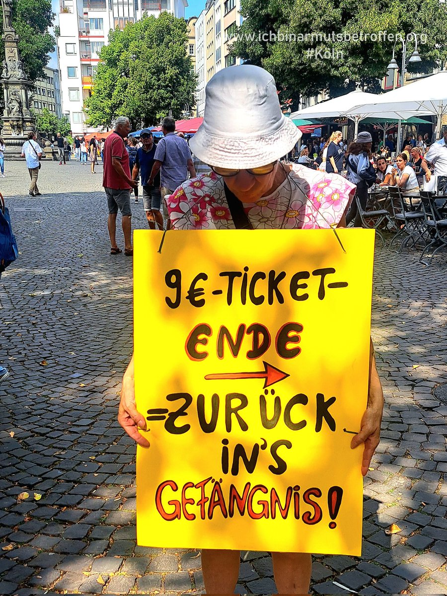KleesButterfly's tweet photo. #Köln 20.8.22
#Smartmob
#IchBinArmutsbetroffen https://t.co/BbUMu4eWRB