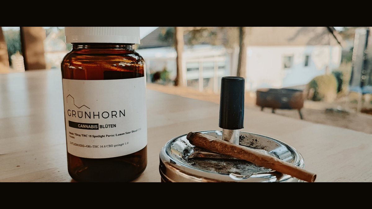 MaxooBre's tweet photo. Entspannten Sonntag Abend ✌️
#Tilray #SpotlightPorto #LemonSourDiesel #medical #Cannabispatient https://t.co/WuH5QlUPJ2