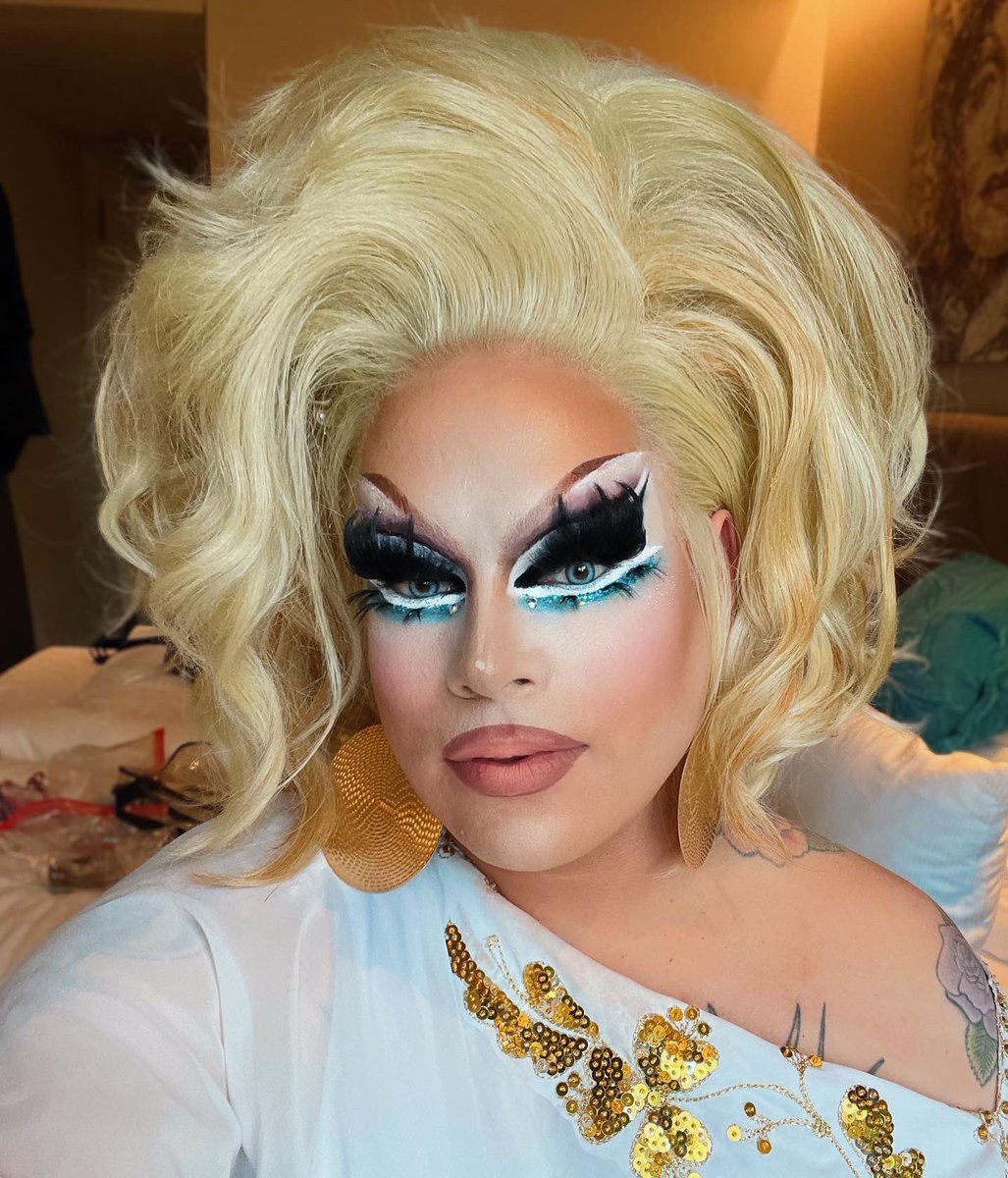 Same but different but same 🤙🏻
#DragMakeup #DragQueenMakeup #nyxprofessionalmakeup <a href="/NYXCosmetics/">NYX Pro Makeup US</a> #makeuplover