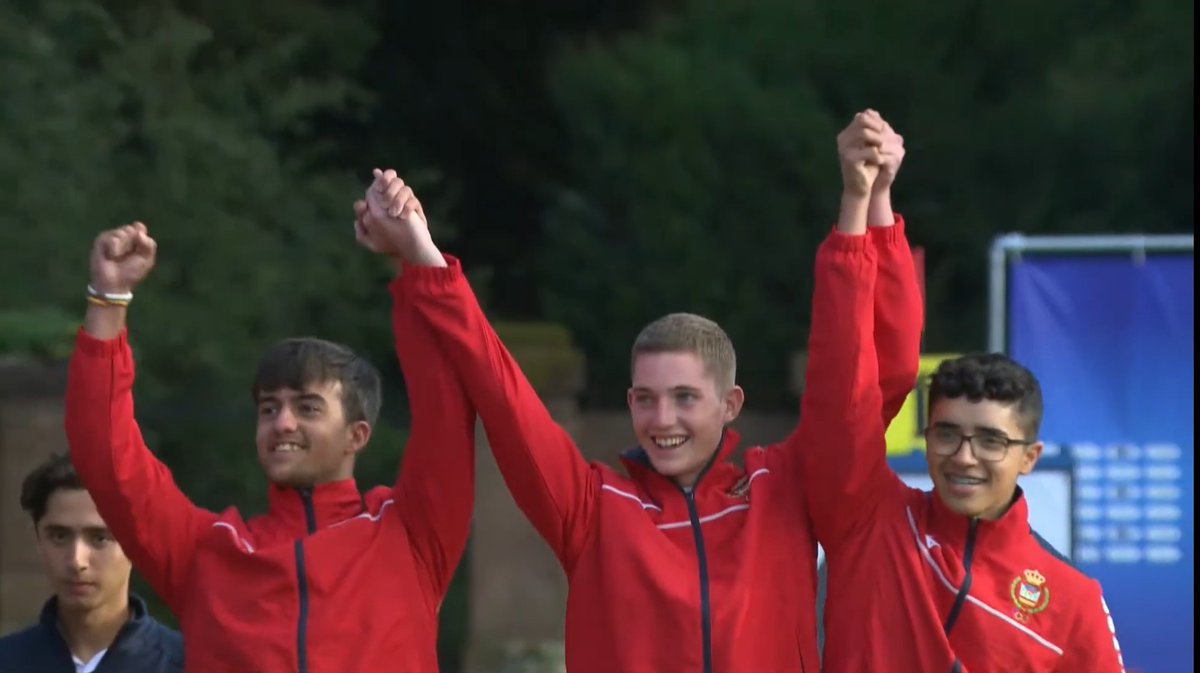 #EAYCLilleshall22 

Medalla de BRONCE para el equipo masculino de arco recurvo cadete.

El balear Toni Roig, el madrileño Guillermo Díaz y el andaluz Cristóbal Gómez consiguieron subir al podium tras derrotar a Ucrania en la flecha de desempate.

🥇🥈🥉🥉🥉🎉🏹
#TeamRFETA