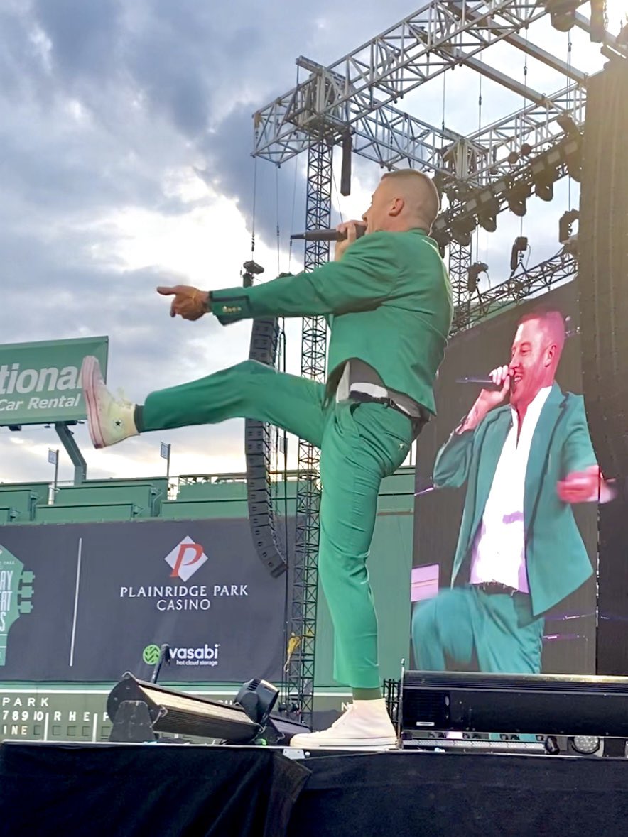 mstone03's tweet photo. @macklemore THANK YOU MACK!!!! 💚 https://t.co/w38w1zExmB