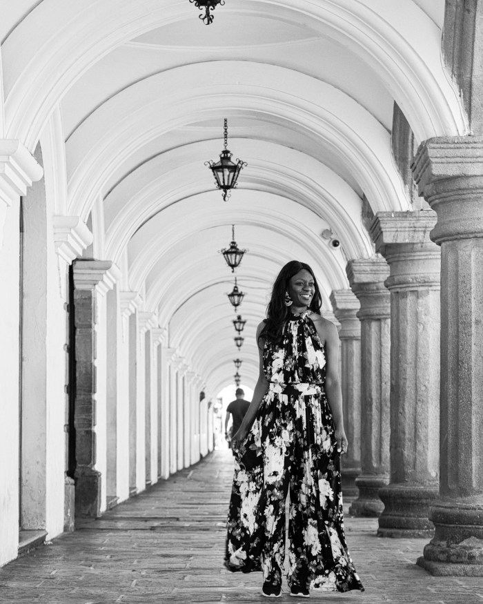 rudygiron's tweet photo. Of course, all techniques & tactics from my street photography find their way to my https://t.co/2rzgRYaohU such as the use of creative frames & black and white treatment.
#creativeframes #blackandwhitephotography #antiguaguatemala #guatemala #streetsnappers #conquerthestreets https://t.co/Dd3q25fxXx