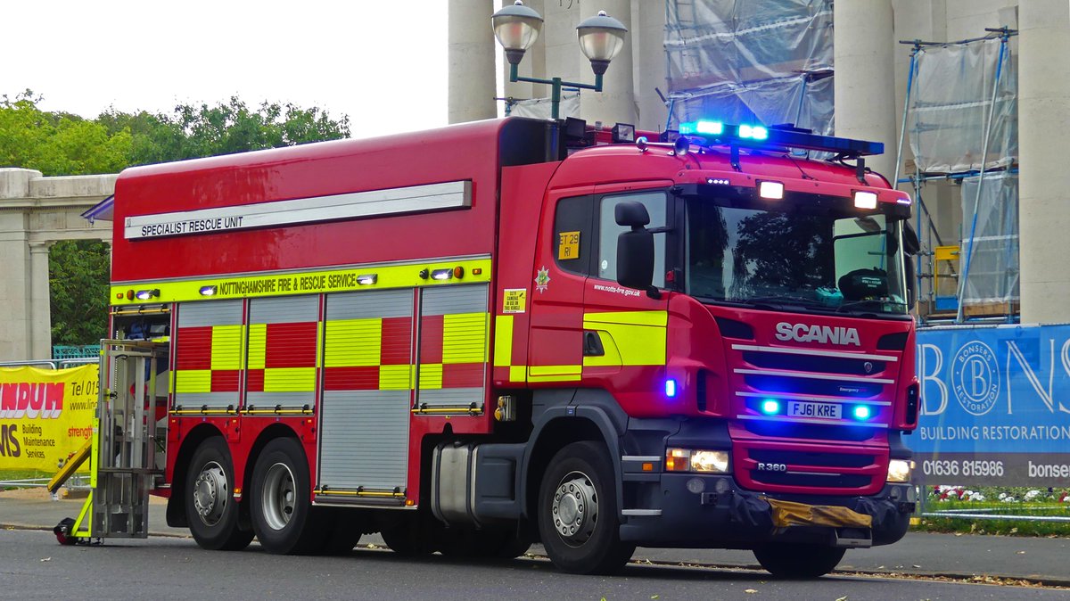 Nottingham_Dan1's tweet photo. I've been pretty quiet on here lately. Summer can be a busy time for me! I've not taken many pictures either so here's one from June.
The Specialist Rescue Unit from #HighfieldsStn29 seen along the embankment in Nottingham attending a water rescue incident https://t.co/akgxA4pKXM