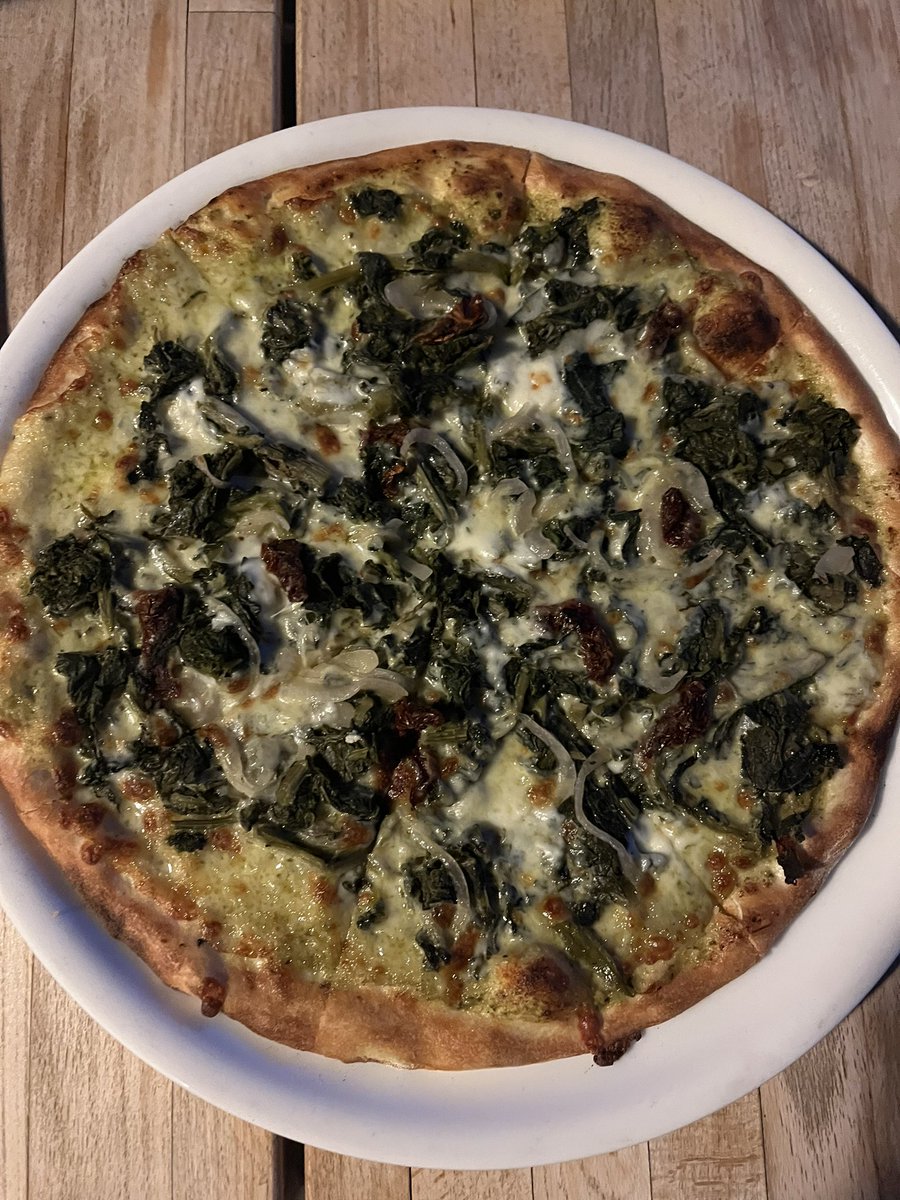 nerdeneye's tweet photo. İsmine yakışır bir konseptiyle güzel pizzalar sunan “Tayyare Pizza” yı tavsiye ederim. Benim için tel dezavantajı prensip gereği ketchup ,mayonez vermemeleri #ales2022 #HouseOfTheDragonHBO #pizza #bozcaada #PremierLeague https://t.co/yQ9E4eppng
