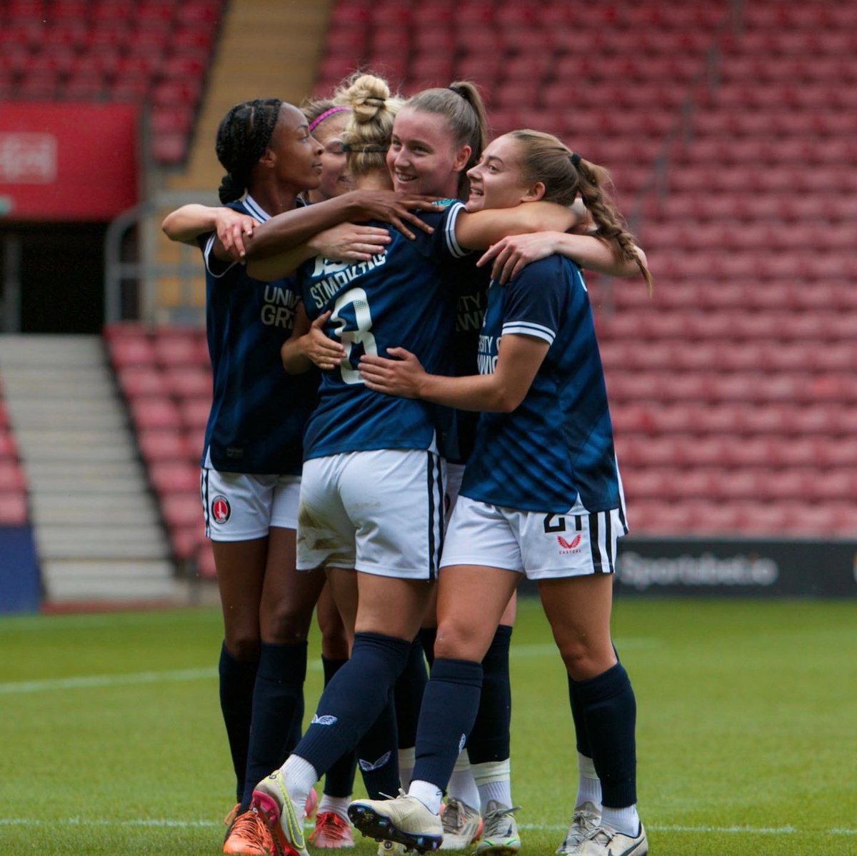 Mia Ross tweet media