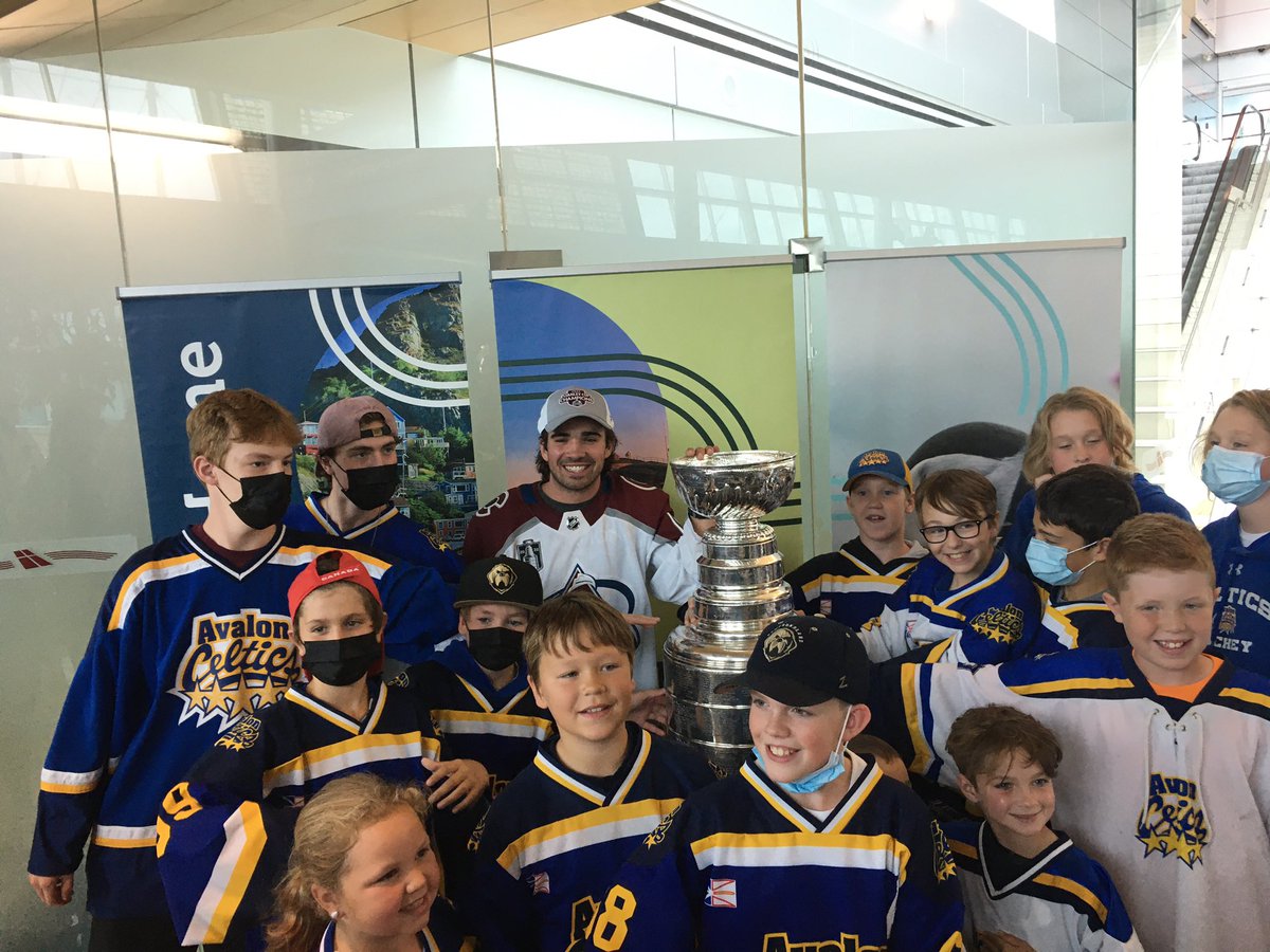 nikmercer's tweet image. These Avalon Celtics are all smiles with Alex Newhook, a former Celtic himself, and the Stanley Cup @StJohnsTelegram #Saltwire