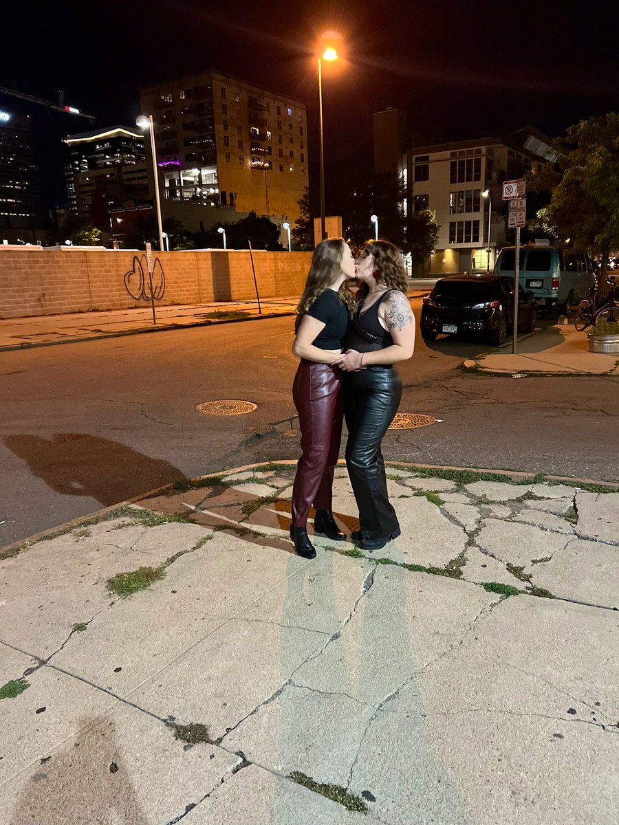 TheFalyn's tweet photo. Caylei Mac in leather pants >>>>🔥🖤 https://t.co/h9mvV346Jo