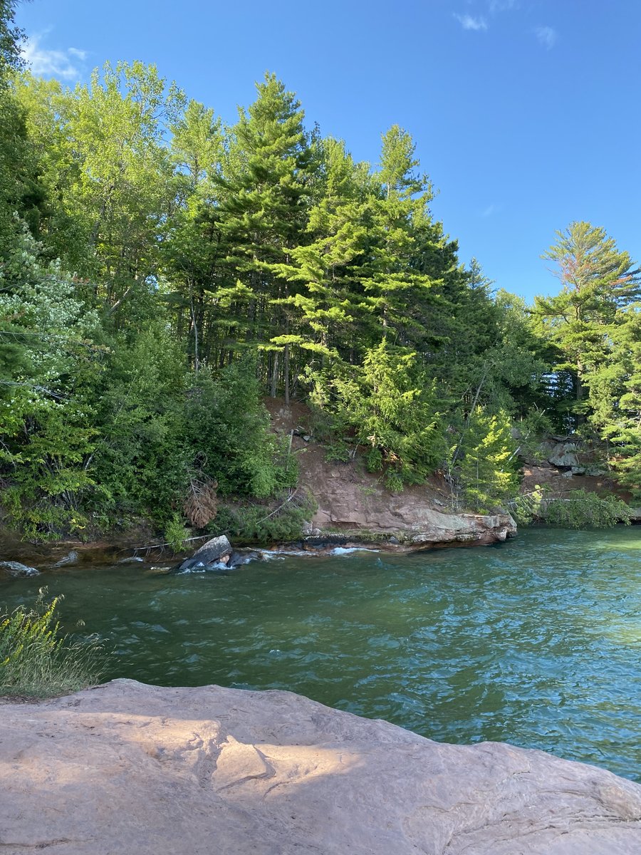 catchingdays's tweet photo. A spectacular day in northern Wisconsin yesterday--books, a walk by the water, and fresh fish + my very first cheese curds. As the guy said, I can't see how you wouldn't like them. Sadly, no photo of the food. I was busy eating. @BooksHonest #wisconsinlove #howwespendourdays https://t.co/uEZ70OUUSe