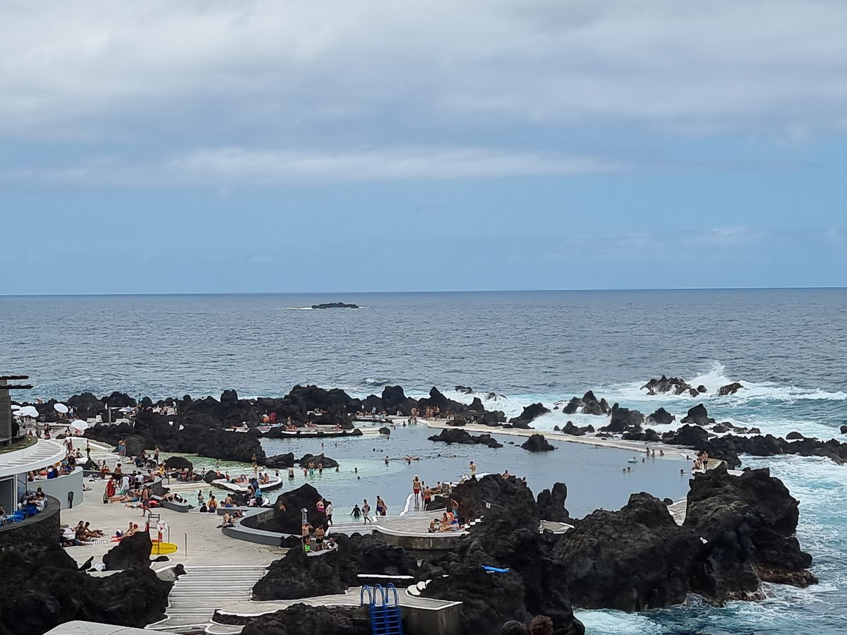 Kleine Erfrischung? 21°C im Meerwasserpool.