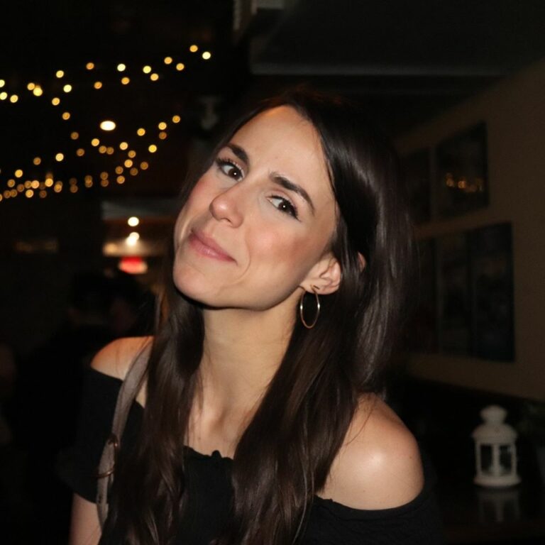 "Toronto is chock full of some of the best talent I’ve ever seen. I feel so lucky to have grown as a comic here." 
We caught up with <a href="/allie_pearse/">Allie Pearse</a>, one of our favourite Toronto standup comedians. shedoesthecity.com/21-questions-w…