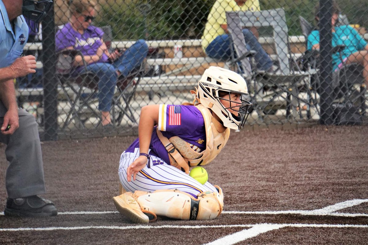 BantherDaryl's tweet photo. That looks painful #softball #softballcatcher #Catcher #highschoolsoftball #softballphotography #sportsphotography #softballseason #softballstrong https://t.co/9wtWFHnrkZ