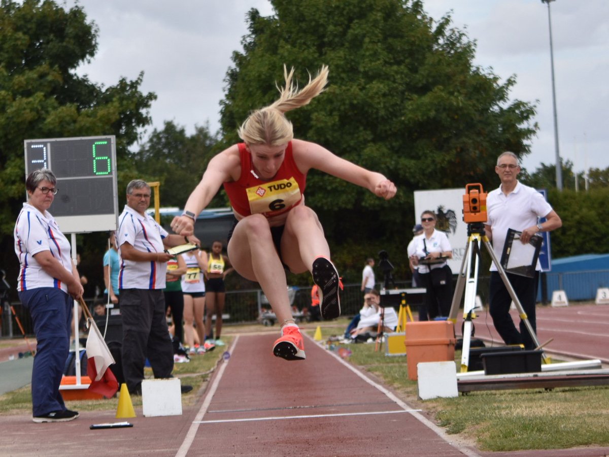 Nat_Ath_League's tweet photo. Eloise Harvey of Herts Phoenix jumped a best of 11.35m to win the triple jump from heptathlete Jo Rowland.
#nalchamp https://t.co/gN19X2SaF0
