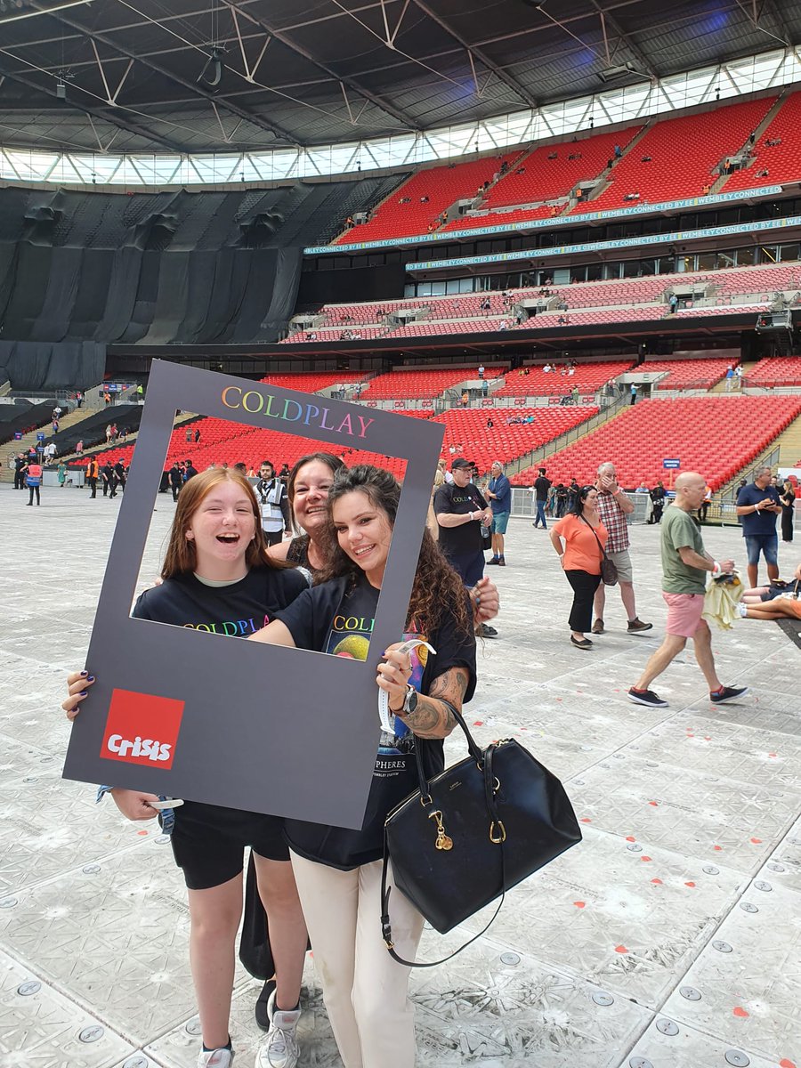 crisis_uk's tweet photo. If you're at tonight's #ColdplayWembly #MusicOfTheSphereTour look out for our volunteers who are running a stand in the entrance and roving through the crowd with our @Coldplay/Crisis picture frames - a great way to remember a magical evening!  Here's a few from last night https://t.co/q4Szguhh2A