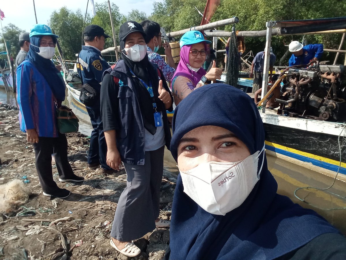 ririn_pi's tweet photo. (Jum'at 19/08),Ririn Dwi,S.Pi Luhkan Kota Pasuruan,Pengukuran Kapal Nelayan Panggungrejo ukuran dibawah 5 GT dlm Pengajuan Kartu E-Pas Kecil bersama Syahbandar
#GiatLuhkanSatminkalBWI
@puslatluhkp
@brsdm_kp
@bppp_banyuwangi
@kkpgoid
#luhlapor
#syahbandarprobolinggo
#paskecil https://t.co/iWEAQTXZwJ