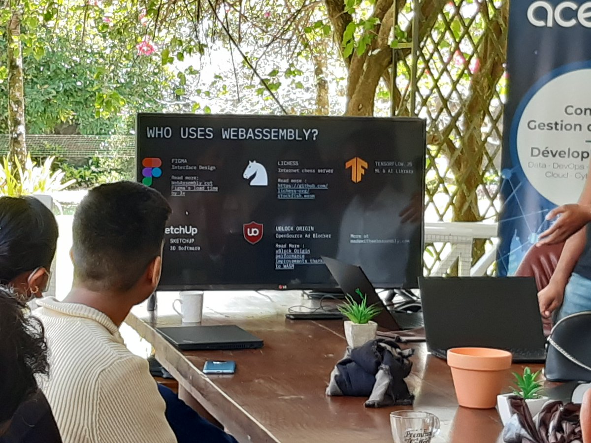 annielle_twt's tweet image. [#EVENT]
 Introduction to new technologies

Organised by @frontendmu 
 Sponsored by Acensi

( frontend.mu )

Brief by @__Sun__

(sandeep.ramgolam.com/blog/front-end… )

📸 by #annielle 

#frontendmu #mauritius #tech