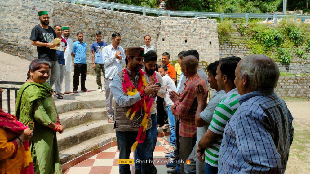deepaktanwerpro's tweet photo. #परिवर्तन_यात्रा
 हिमाचल प्रदेश काँग्रेस कमेटी के महासचिव  व लोकप्रिय युवा नेता  श्री @VSultanpuri जी  
आज  कसौली विधानसभा के  dhillon बूथ  पर  
अपने परिवार के  साथ  रूबरू हुए 
@abhisultanpuri @kashyap16590
@S49250292Pritam @iycdivyansh @RohitSharma0016
#Mission2022 ✌🏼🇮🇳 https://t.co/W7AhtLDzXL