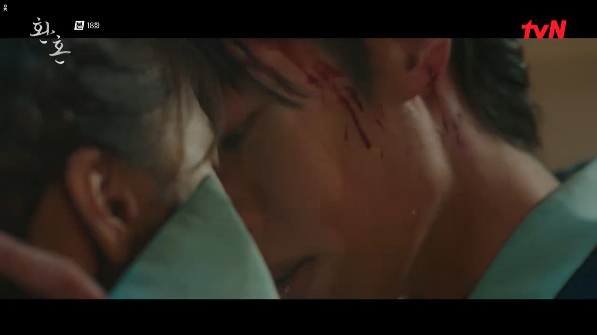 ramblingsofafan's tweet photo. The most beautiful and intense and heartfelt kiss ever! Perfect, everything is perfect! The kiss that seals the promise of an eternity.
#AlchemyOfSoulsEp18 https://t.co/Q8JCbddT4e