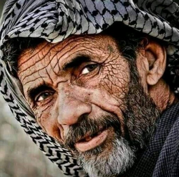 أسوأ ما قد يُصيب
 الإنسان أن يفقد 
شهيته في القول 
 في الضحك
في إظهار ردآت الفعل  أسوأ ما قد
 يُصيبه أن يموت حياً .