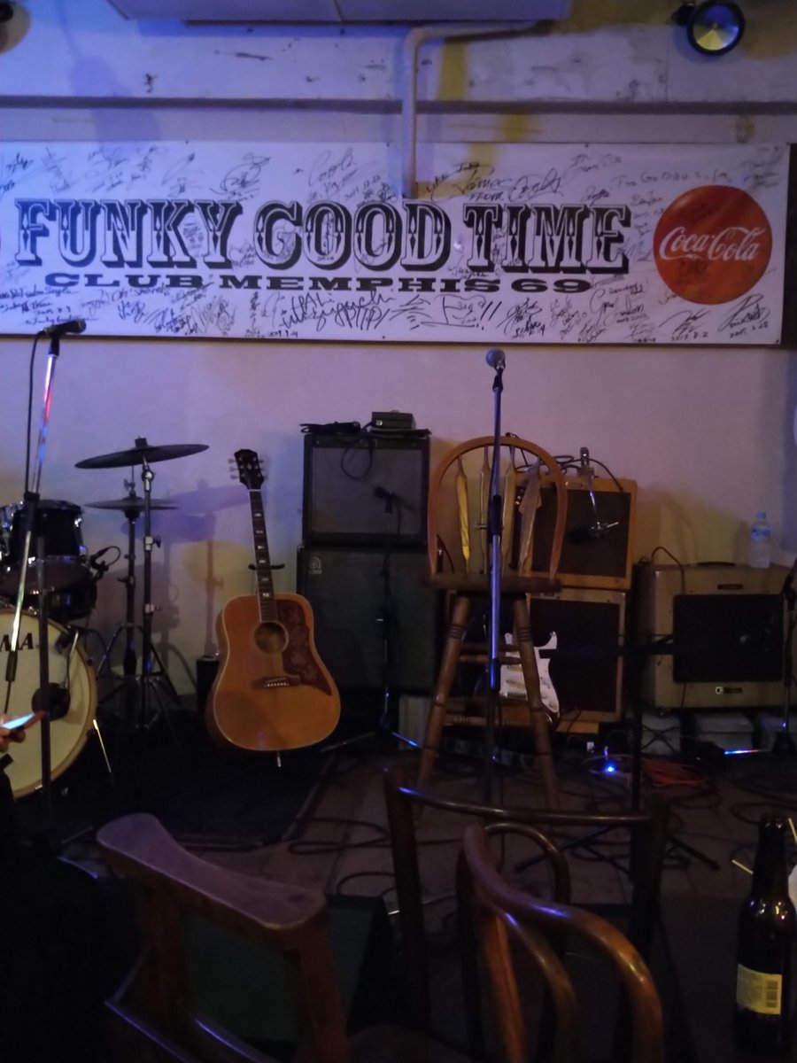 overme_yeah's tweet image. 昨日知った地元での花田裕之さんのライヴに当日で突撃！
ソロでの緩やかな流れの心地よいブルース、地元のバンドとの激流セッション、いいモノを観せてもらいました。久しぶりに身体の底から響いて来たね🎶

#FUNKYGOODTIME
#花田裕之
#YASOILTHEWELLCARS