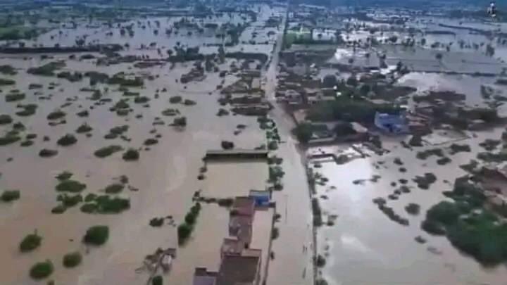 wahidhaidari95's tweet photo. Flash floods in #Khoshi district of #Logar province of Afghanistan. More than 150 people including children lost their live. 

#Afghanistan 
#Logar https://t.co/r6VFrTA9Jh