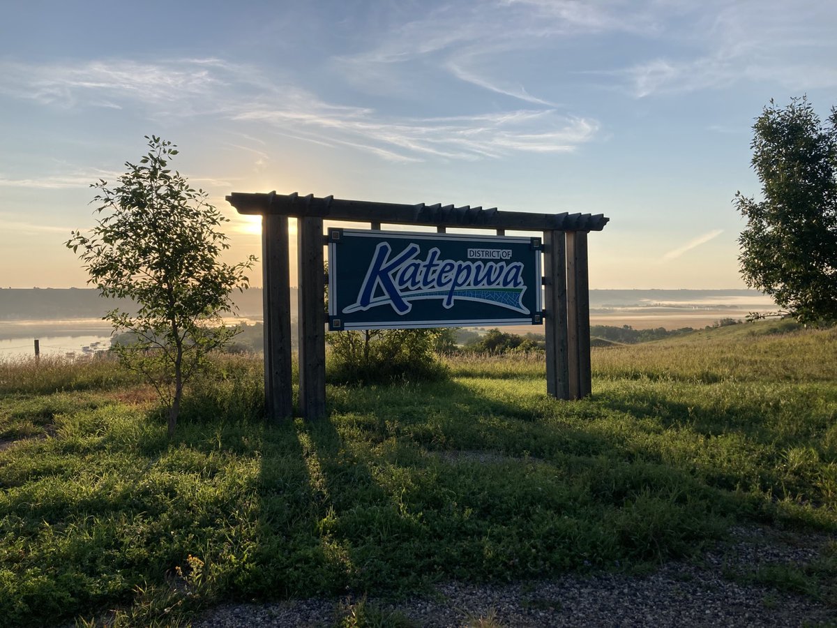 SundanceFarms's tweet photo. Lake Katepwa in the Qu’Appelle river valley #Sask #LakeFriends #summer https://t.co/y3AvhLSGFs