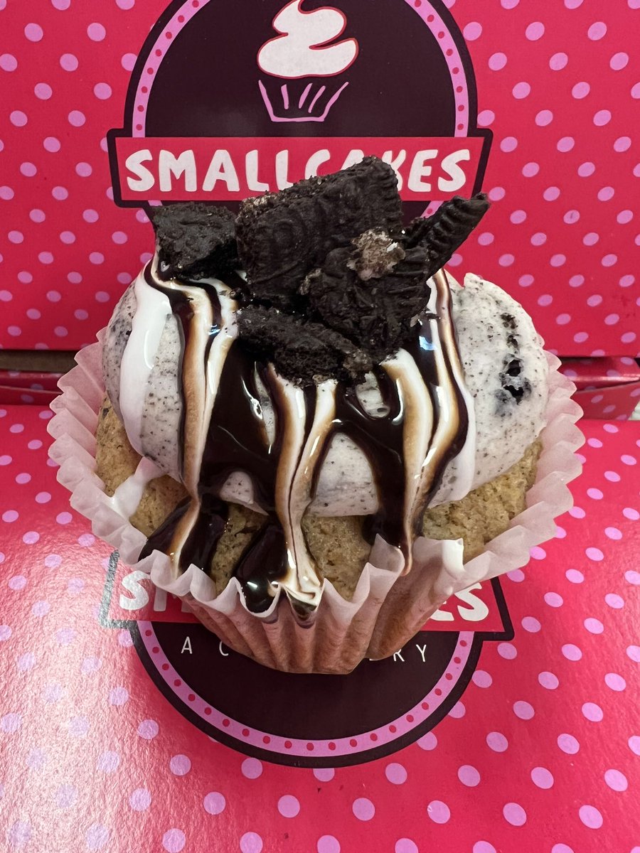 SmallCakesNDH's tweet photo. Make your #Sunday a #FunDay with today’s #yummy specials #StuffedCookie #KeyLime &amp; #DonutsAndCoffee #Cupcakes +17 #delicious daily #cupcake flavors! Order pickup at 404.621.9634 or https://t.co/MTIy7NEtp6! Or get delivery thru UberEats GrubHub or DoorDash https://t.co/xOY7VdrmA1