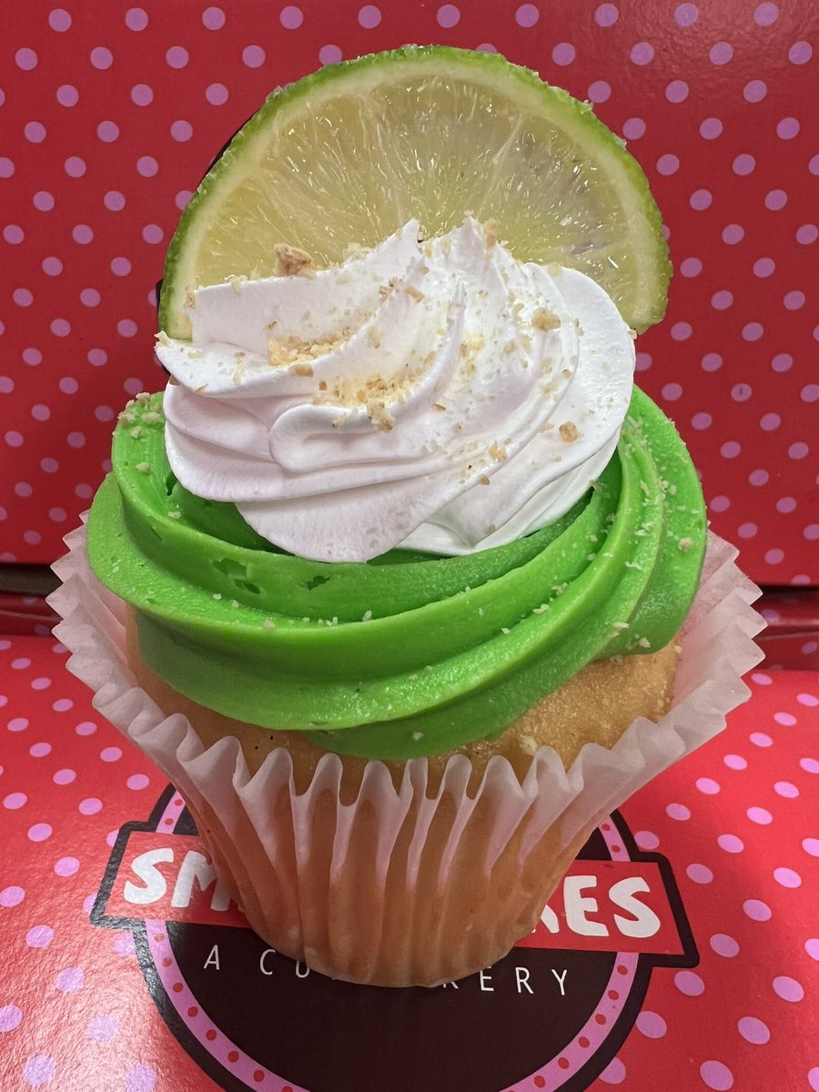 SmallCakesNDH's tweet photo. Make your #Sunday a #FunDay with today’s #yummy specials #StuffedCookie #KeyLime &amp; #DonutsAndCoffee #Cupcakes +17 #delicious daily #cupcake flavors! Order pickup at 404.621.9634 or https://t.co/MTIy7NEtp6! Or get delivery thru UberEats GrubHub or DoorDash https://t.co/xOY7VdrmA1
