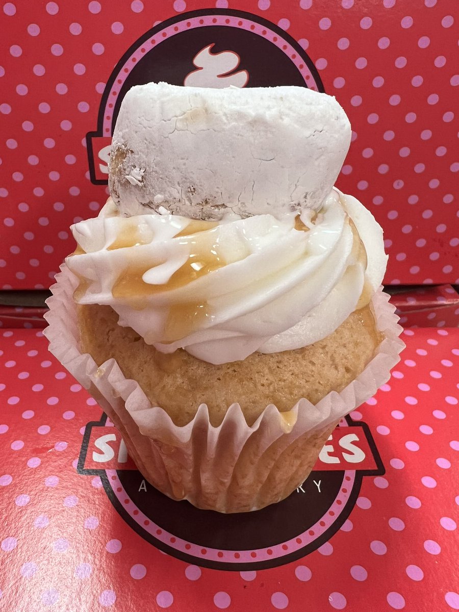 SmallCakesNDH's tweet photo. Make your #Sunday a #FunDay with today’s #yummy specials #StuffedCookie #KeyLime &amp; #DonutsAndCoffee #Cupcakes +17 #delicious daily #cupcake flavors! Order pickup at 404.621.9634 or https://t.co/MTIy7NEtp6! Or get delivery thru UberEats GrubHub or DoorDash https://t.co/xOY7VdrmA1