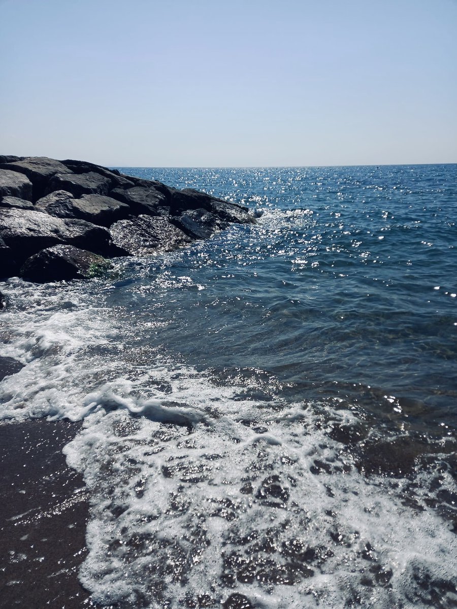 lullaebasta's tweet photo. Mare, profumo di mare
Con l'amore io voglio giocare
È colpa del mare, del cielo e del mare
Sento che sto lasciandomi andare
Questo sole che cosa può fare
Io non ci credevo ma posso sognare…🌊
#LittleTony🕺🏻🎤
#profumodimare
#Circeo https://t.co/lTtp3Q3N9L